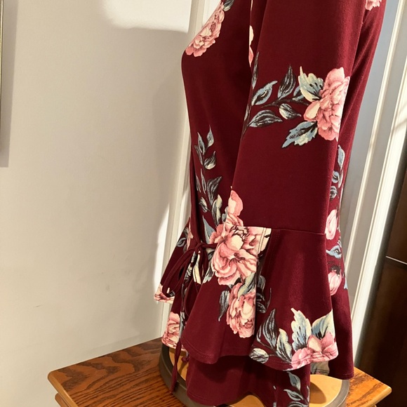 IZ BYER SIZE L WRAP V-NECK TOP W/FLAIR BELL SLEEVES, PEPLUM & TURQUOISE NECKLACE - Picture 7 of 12